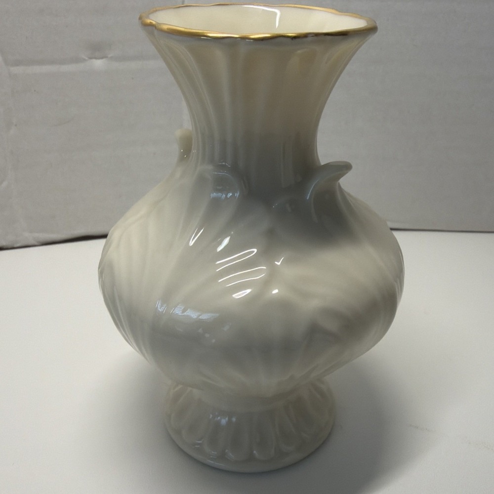 Lenox Elfin Bud Vase Small Ivory Leaf Cream with 24K Gold Trim 4 1/2"CG51